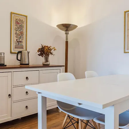 Apartamento Campo De Ourique Charm By Lovelystay