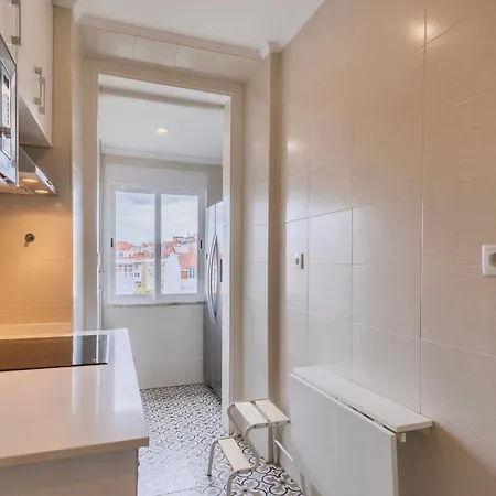 Apartamento Campo De Ourique Charm By Lovelystay *