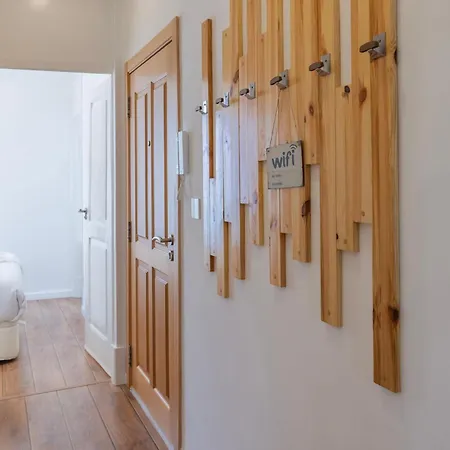 Apartamento Campo De Ourique Charm By Lovelystay