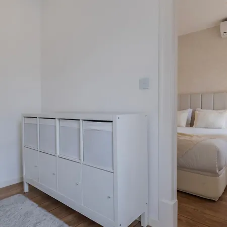 Apartamento Campo De Ourique Charm By Lovelystay