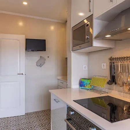 Apartamento Campo De Ourique Charm By Lovelystay